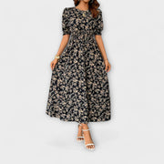 Amelia – Vestido com Decote Redondo e Padrão Floral